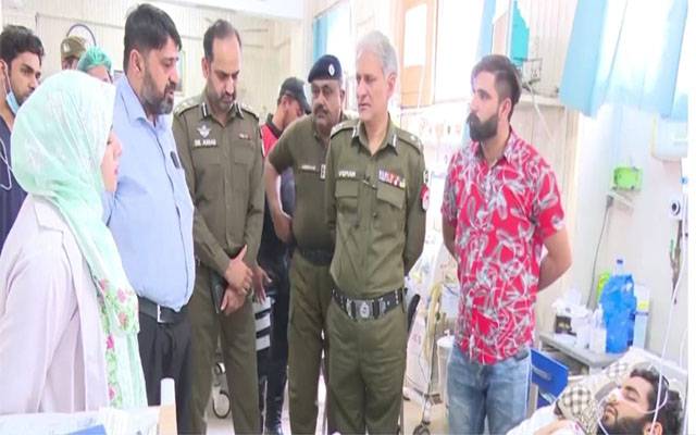 آئی جی پنجاب ڈاکٹر عثمان انور کی جنرل ہسپتال آمد، زخمی اہلکار کی عیادت