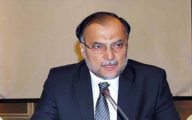 صدر شی جن پنگ نے 100 چینی کمپنیوں کو پاکستان میں سرمایہ کاری کی ہدایت کی ہے: احسن اقبال