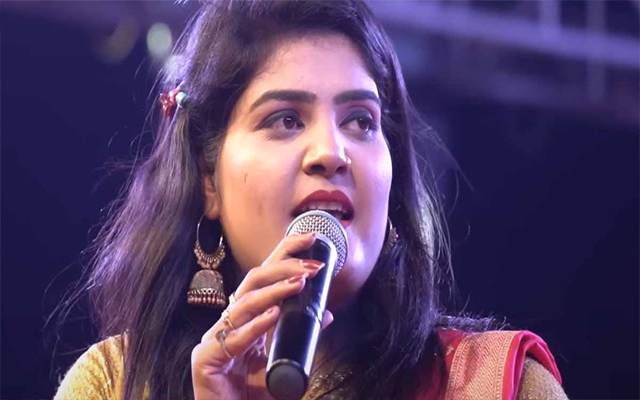 بھارت میں لائیو شو کے دوران گلوکارہ کو گولی لگ گئی