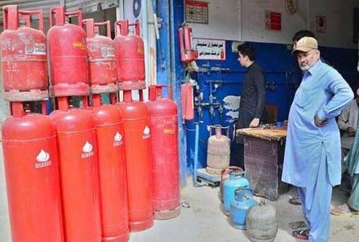 مہنگائی مافیا سرگرم،اوگرا کے اعلان کے باوجود  ایل پی جی من مانی قیمتوں پر فروخت 