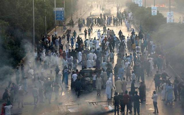  9 مئی کو پولیس کی گاڑیاں جلانے اور توڑ پھوڑ کا کیس پر انسداد دہشت گردی عدالت نے 15 ملزمان کی درخواست ضمانتوں پر فیصلہ محفوظ کر لیا۔