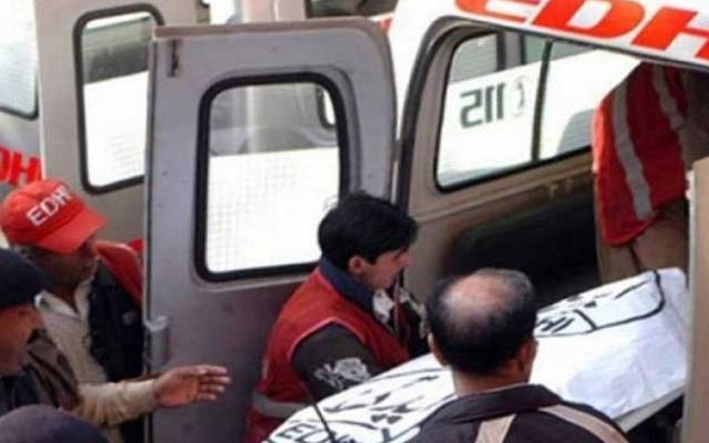 ساہیوال  کے نواحی قصبہ بہادر شاہ میں گھر کے تنازع پر باپ بیٹوں میں تصادم کے نتیجہ میں 75 سالہ باپ جاں بحق جبکہ ایک خاتون سمیت 3 افراد زخمی ہوئے۔