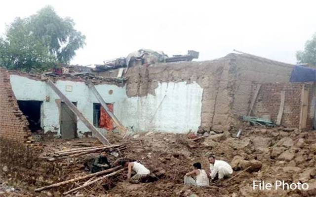 ڈسکہ: شدید طوفانی بارش، گھر کی چھت گرنے سے 2 بچے جاں بحق