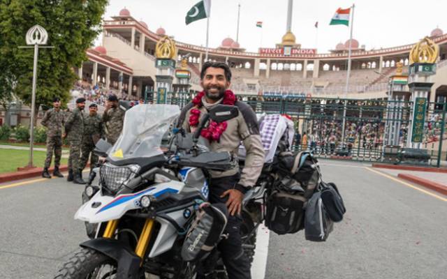  پاکستانی ولاگر نے موٹر سائیکل پر بھارت کا طویل سفر مکمل کر لیا۔