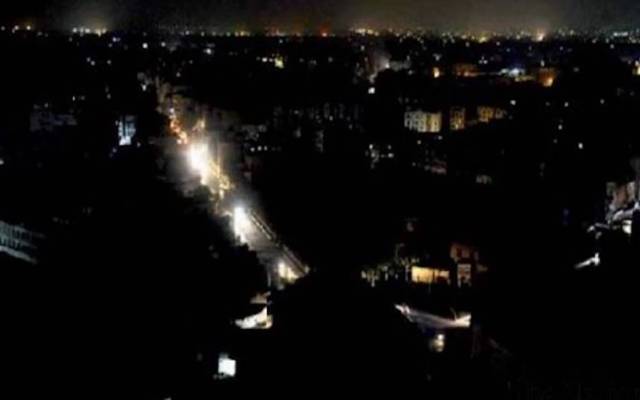 شہر میں غیر اعلانیہ لوڈ شیڈنگ کا سلسلہ تھم نہ سکا۔ شاہدرہ فضل پارک میں 24 گھنٹوں سے بجلی غائب ہونے سے شہریوں کو پریشانی کا سامنا ہے۔