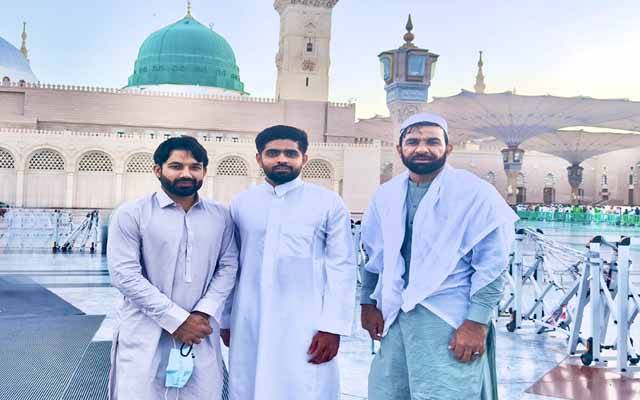  کپتان بابر اعظم، محمد رضوان اور افتخار احمد ادائیگی حج کیلئے سعودی عرب پہنچ گئے 