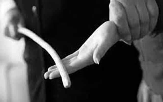سبق یاد نہ کرنے کی سزا، قاری کا 8 سالہ بچے پر بدترین تشدد