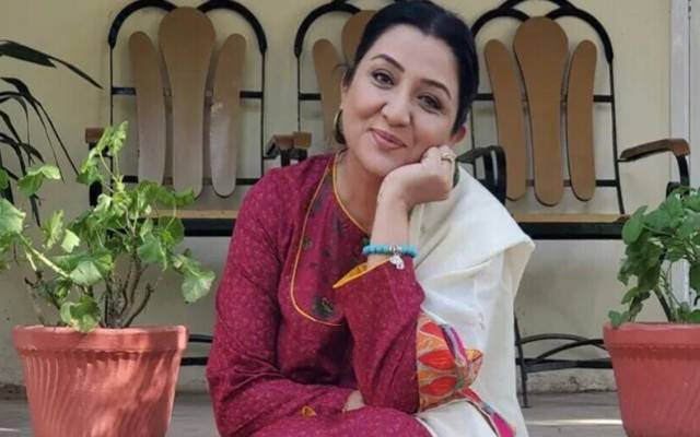 پاکستان شوبز انڈسٹری کی معروف سینئر اداکارہ نادیہ افگن نے بد سلوکی اور گھریلو تشدد کو فروغ دینے والے ڈرامہ کہانیوں کا تذکرہ کرتے ہوئے کہنا تھا کہ ان پر فوری طور پر پابندی عائد ہوجانی چاہیئے۔