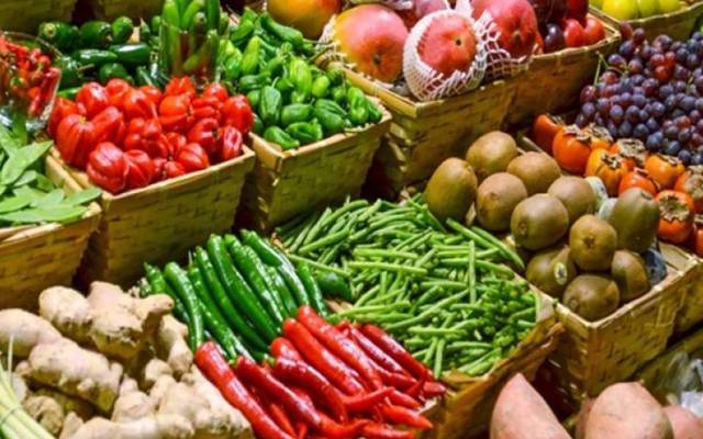 ملک بھر میں سبزیوں اور پھلوں کی قیمتیں آسمان سے باتیں کرنے لگی ہیں۔ اشیائے خور و نوش، سبزی اور پھلوں کی قیمتوں میں ہوشربا اضافہ ہو گیا ہے۔ 