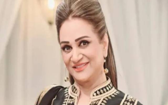  پاکستانی ٹیلی ویژن اور اسٹیج کی سینئر اداکارہ بشریٰ انصاری نے حالیہ انٹرویو میں اپنی عمر بتاتے ہوئے چہرے کی سرجری کا انکشاف کر دیا۔