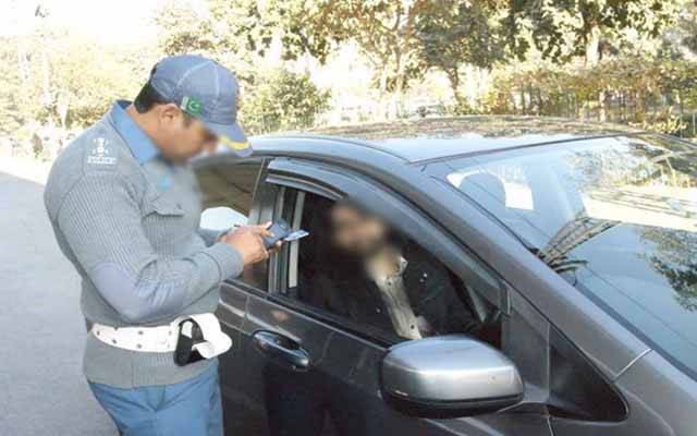 الیکٹرونک چلاننگ میں نصف سنچری کرنے والی گاڑی پکڑی گئی، بھاری جرمانہ عائد
