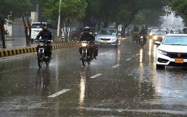 لاہور میں آندھی اور گرج چمک کیساتھ تیز بارش، گرمی کا زور ٹوٹ گیا