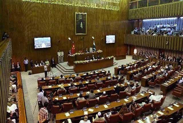 سابق چیف جسٹس کا نام استعمال کرنے اور ڈسپلن کی خلاف ورزی پر ڈپٹی سیکرٹری سینٹ برطرف