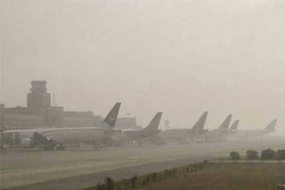 موسم خراب، کراچی ایئرپورٹ پر پروازوں کا شیڈول متاثر