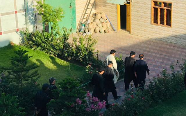 پولیس کا پی ٹی آئی کے سابق ایم این اے باجوڑ گل ظفر خان کی رہائش گاہ پر چھاپہ، بھائی گرفتار