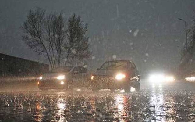 لاہور میں مون سون کا دوسرا سپیل انٹری کے لیے تیار، آج رات شمال مغربی ہوائیں لاہور میں داخل ہوں گی جو 13 جولائی کو شہر میں بارشوں کا سبب بنیں گی، اس وقت ملک کا موسم گرم اور خشک ہے۔ 