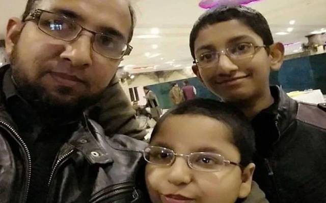 وفاقی دارالحکومت اسلام آباد کے جڑواں شہر راولپنڈی میں آن لائن ایپس سے قرض لے کر سود کی دلدل میں پھنس جانے والے 2 بچوں کے بے روزگار باپ کی جان لے گیا۔ خودکشی کی اطلاعات ٹائم لائنز پر شیئر کی گئی ہیں جنہوں نے گزشتہ روز اپنی زندگی ختم کر لی۔