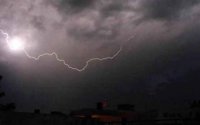 بادل برسیں گے یا سورج قہر ڈھائے گا؟ محکمہ موسمیات نے پیشگوئی کردی