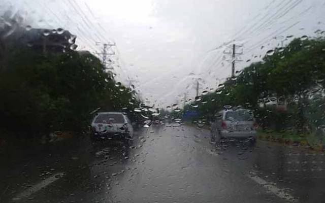 باغوں کے شہر لاہور میں میں آج صبح ہلکی بارش سے موسم خوشگوار ہوگیا۔ 