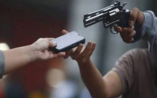 غازی آباد پولیس نے کارروائی کرتے ہوئے 2 رکنی شاہ روز ڈکیت گینگ گرفتار کرلیا۔  ملزمان میں سرغنہ شاہ روز اور جاوید شامل ہیں۔