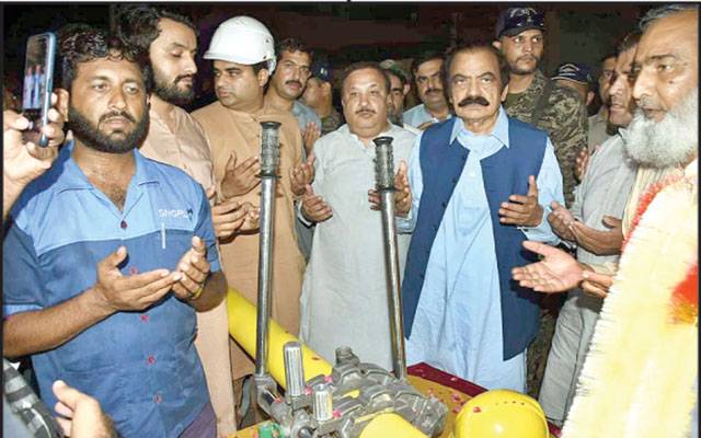 وفاقی وزیر داخلہ رانا ثناءاللہ کی فیصل آباد آمد، نواحی گاؤں میں سوئی گیس منصوبے کا افتتاح