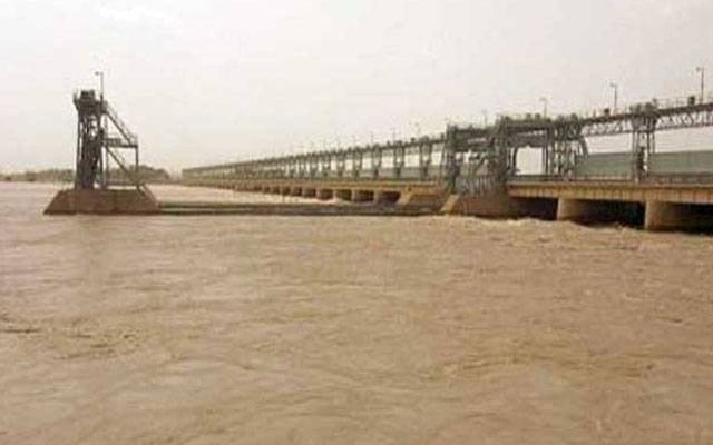 تونسہ شریف کے علاقے دائرہ دین پناہ میں دریائے سندھ کی سطح مزید بلند ہوگئی۔ دریائے سندھ میں تونسہ بیراج کے مقام پر نچلے درجے کا سیلاب جاری ہوگیا
