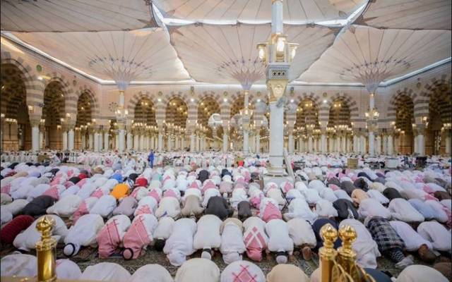 مسجد نبوی ﷺ میں نمازیوں کو منظم کرنے کیلئے 300 ماہرین تعینات