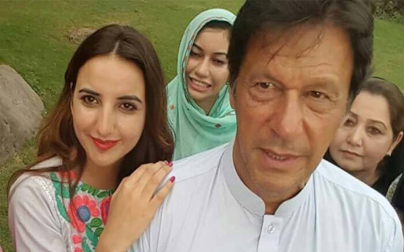 پی ڈی ایم رہنماؤں نے عمران خان سے متعلق کیا مدد طلب کی ؟ حریم شاہ نے بڑا انکشاف کر دیا 