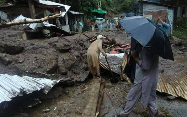  ملک بھر میں جاری مون سون بارشوں کے دوران مختلف حادثات میں 150 افراد جان کی بازی ہار گئے۔ جبکہ ملک بھر میں کل 233 افراد زخمی ہوئے۔