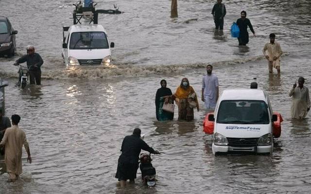 ملک بھر میں مون سون بارشوں کا سلسلہ جاری ہے۔ جس کے باعث پنجاب، بلوچستان اور سندھ کے کئی علاقوں میں بارش سے جل تھل ایک ہوگیا۔ محکمہ موسمیات کے مطابق بارشوں کا یہ سلسلہ 30 جولائی تک جاری رہے گا۔دوسری جانب بالائی علاقوں میں لینڈ سلائیڈنگ کا خطرہ برقرار ہے