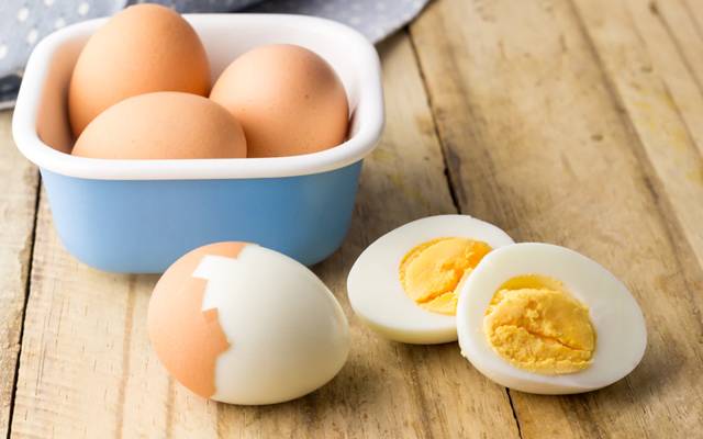 لوگ انڈے کے بارے میں بدترین باتیں کہتے ہیں جکہ صحت مند مرغی کے انڈوں کو غذا میں شامل کرنا بے حد ضروری ہے کیونکہ اس میں پروٹین بھرپور ہوتا ہے اور پھر یہ آپ کے جسم کو صحت مند رکھنے کے لیے درکار ہوتے ہیں۔