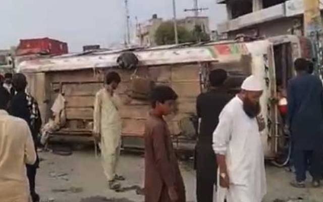 راجن پور کے علاقے فاضل پور میں مسافر بس الٹنے سے 5 افراد جاں بحق جبکہ 20 زخمی ہوئے ہیں۔