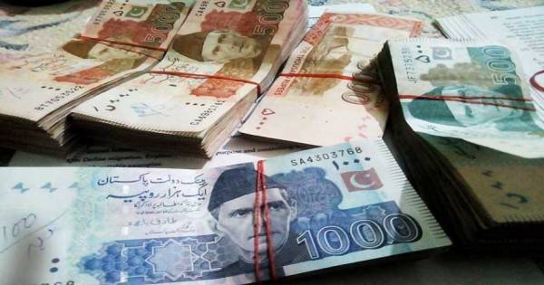 حکومت نے 21 دنوں میں بینکوں سے 500 ارب روپے قرض لے لیا
