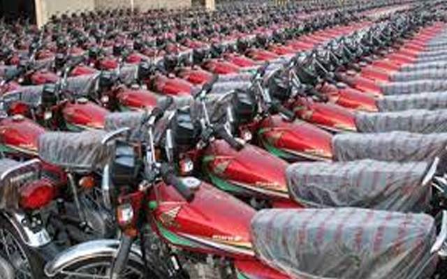  غریب کی سواری جیب پر بھاری، ہنڈا کمپنی نے موٹرسائیکل کی قیمتوں میں 3 سے 20 ہزار کا اضافہ کردیا۔