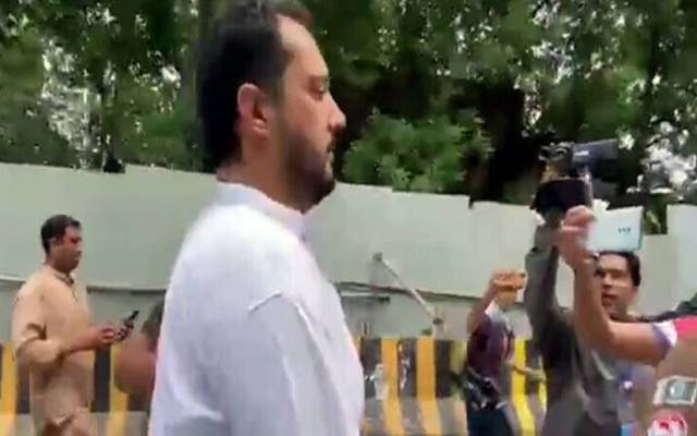 عمران خان کے بعد ان کے قریبی ساتھی اویس خان نیازی کو بھی گرفتار کر لیا گیا ہے۔