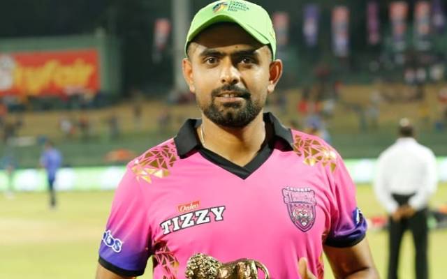  ’’نماز کیلئے دیر ہورہی ہے جلدی کریں‘‘لنکا پریمیئر لیگ میں انٹرویو کے دوران بابر اعظم کا نماز کیلئے فکرمند ہونے کی ویڈیو سوشل میڈیا پر وائرل ہوگئی۔