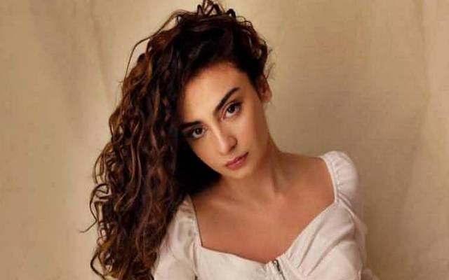 اداکارہ مہر بانو کی نئی بولڈ ڈانس ویڈیو نے سوشل میڈیا پر تہلکہ مچا دیا