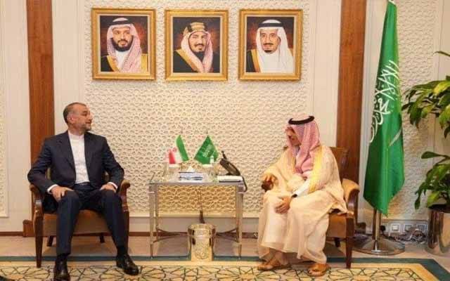 ریاض: ایرانی اور سعودی وزرائے خارجہ کی ملاقات، دو طرفہ تعاون بڑھانے پر تبادلہ خیال