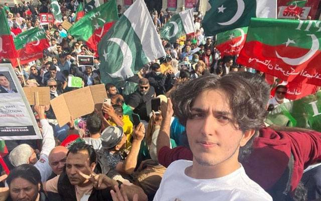 پاکستان تحریک انصاف کے سوشل میڈیا ایکٹیوسٹ شایان علی کے خلاف اسلام آباد کے تھانہ رمنا میں مقدمہ درج کر لیا گیا ۔اور مقدمے میں بغاوت اور دہشتگردی کی دفعات شامل ہیں