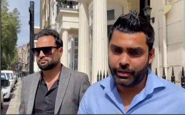 عمر اکمل کی کی مسلم لیگ ن کے قائد نواز شریف سے ملاقات 