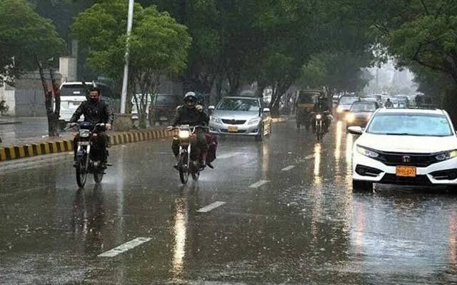 لاہور کے مختلف علاقوں میں ہلکی بارش کا سلسلہ جاری ہے جبکہ آئندہ 24 گھنٹوں کے دوران مزید بارشوں کی پیش گوئی ہے۔