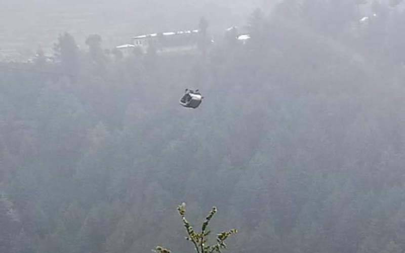  بٹگرام ،ہزاروں فٹ کی بلندی پر چیئر لفٹ میں پھنسے بچوں کو بچانے کیلئے ہیلی کاپٹر پہنچ گیا 