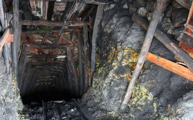 درہ آدم خیل کے علاقے اخور وال کوئلے کے کان میں کام کے دوران گیس بھر جانے کی وجہ سے دھماکہ ہوا جس کے نتیجے میں دو مزدور اپنی جان کی بازی ہار گئے