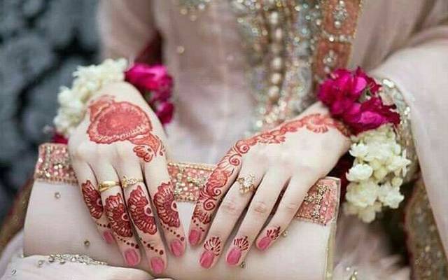  مشرقی چین کی ایک کاؤنٹی میں دلہن کی عمر 25 سال یا اس سے کم ہونے پر شادی شدہ جوڑوں کو 1 ہزار یوآن ( 137 ڈالر) انعام کی پیشکش کر دی گئی۔