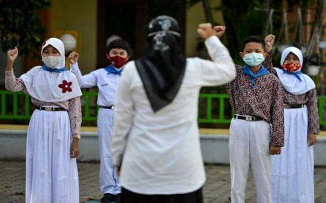 انڈونیشیا: حجاب نہ کرنے پر استاد نے 14 طالبات کے بال کاٹ دیے