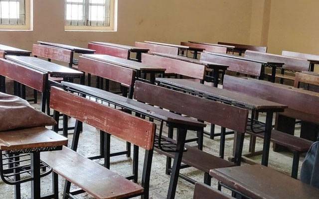 بھارت میں مسلمانوں سے تعصب کوئی نئی بات نہیں ایک اور چونکا دینے والا واقعہ بھارتی دارالحکومت نئی دہلی کے علاقے گاندھی نگر کے اسکول میں پیش آیا جہاں ہندو ٹیچر ہیما گلاٹی نے تدریسی عمل کے دوران مسلمان بچوں سے کہا \'تم لوگوں کا خاندان تقسیم کے دوران پاکستان کیوں نہیں چلا گیا؟ تم لوگ یہیں بھارت میں ہی رہے، بھارت کی آزادی میں تم لوگوں کا کوئی کمال نہیں\'