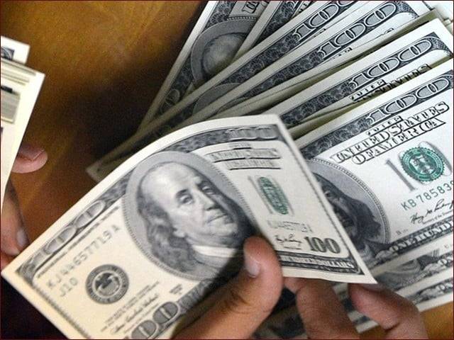 سٹہ بازوں نے ڈالر غائب کردیا، بلیک میں فروخت  جاری