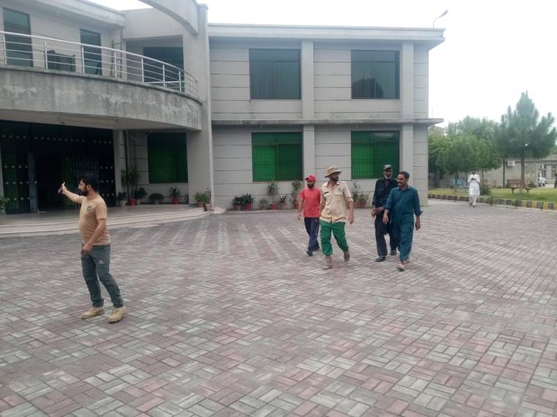 قائد اعظم یونیورسٹی میں تیندوے کی موجودگی،وائلڈ لائف کی ٹیم موقع پر پہنچ گئی