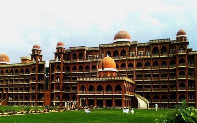  خیبرپختونخوا کی متعدد جامعات نے اخراجات پورے کرنے کیلئے فیسوں میں اضافہ کردیا۔