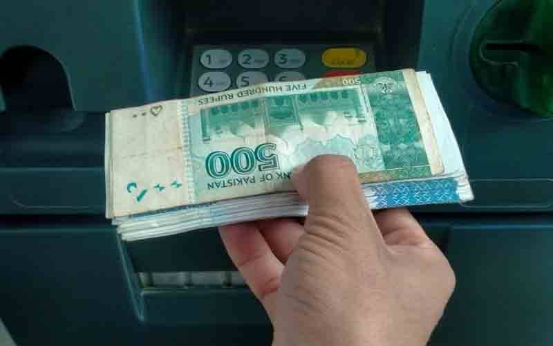 بینکوں سے پیسے نکلوانے والے ہوشیار، تشویشناک خبرآگئی 